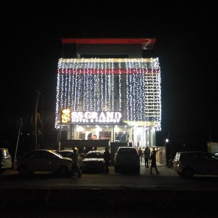 Hotel Ss Grand Лакнау Екстериор снимка