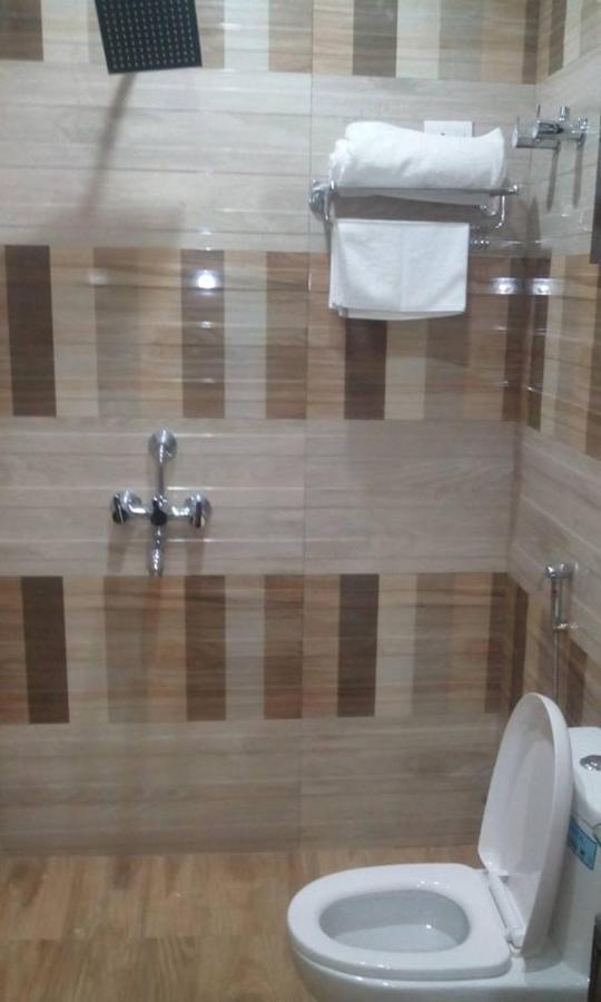 Hotel Ss Grand Лакнау Екстериор снимка