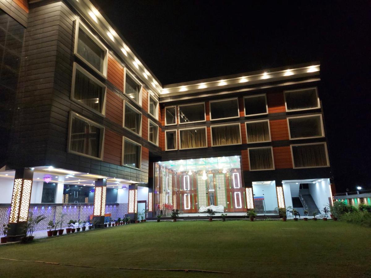Hotel Ss Grand Лакнау Екстериор снимка
