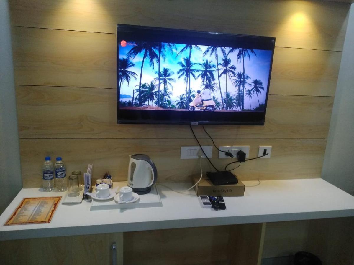 Hotel Ss Grand Лакнау Екстериор снимка