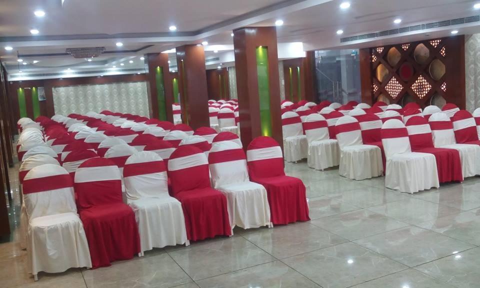 Hotel Ss Grand Лакнау Екстериор снимка