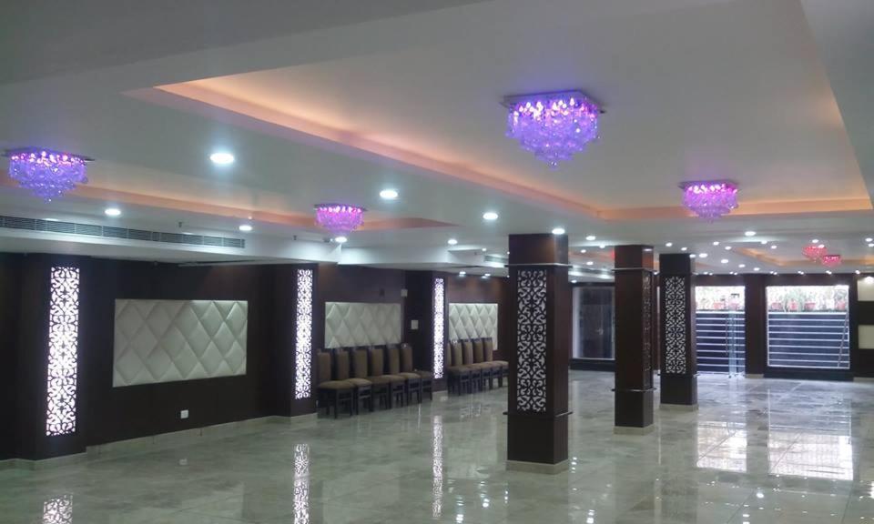 Hotel Ss Grand Лакнау Екстериор снимка