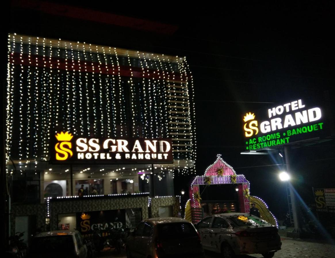 Hotel Ss Grand Лакнау Екстериор снимка