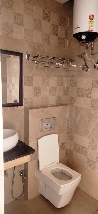 Hotel Ss Grand Лакнау Екстериор снимка