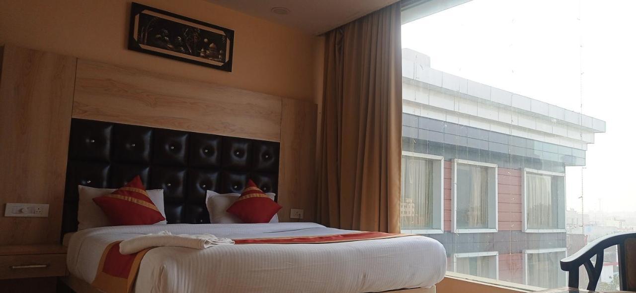 Hotel Ss Grand Лакнау Екстериор снимка
