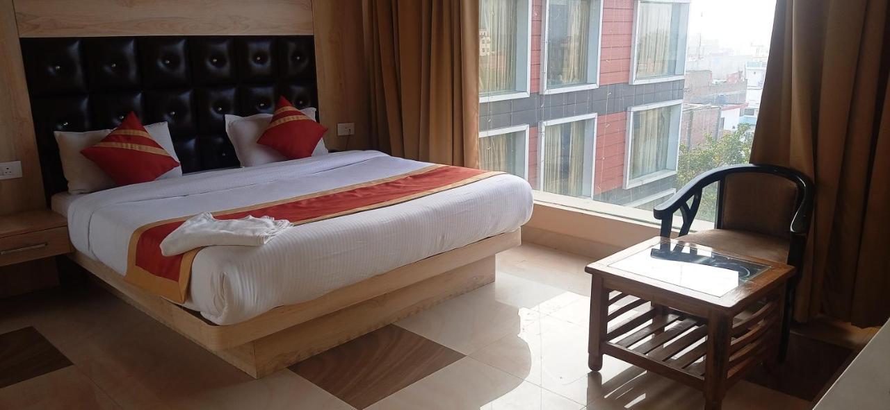Hotel Ss Grand Лакнау Екстериор снимка