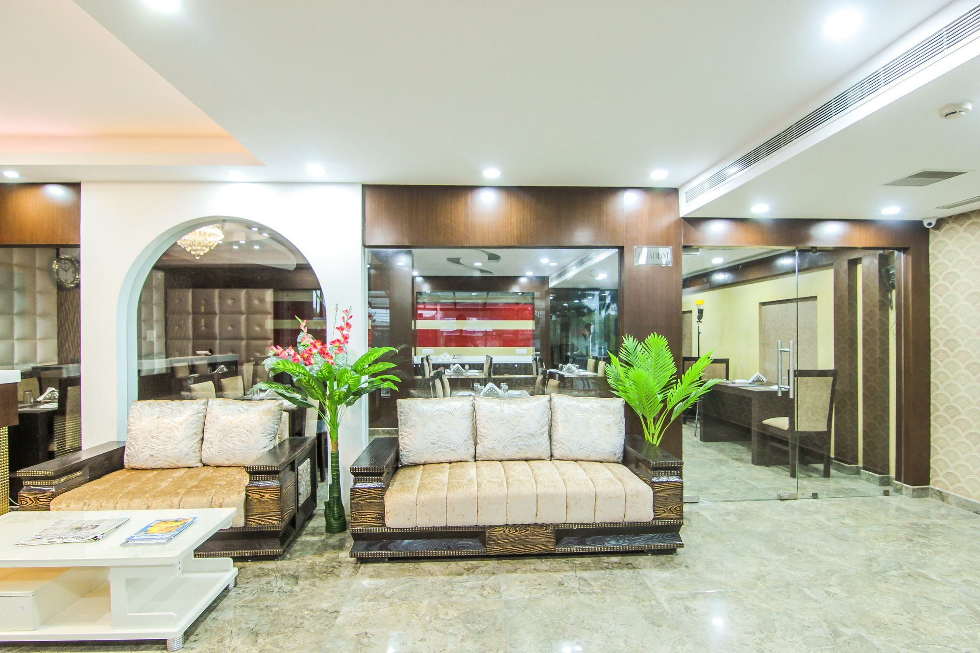 Hotel Ss Grand Лакнау Екстериор снимка
