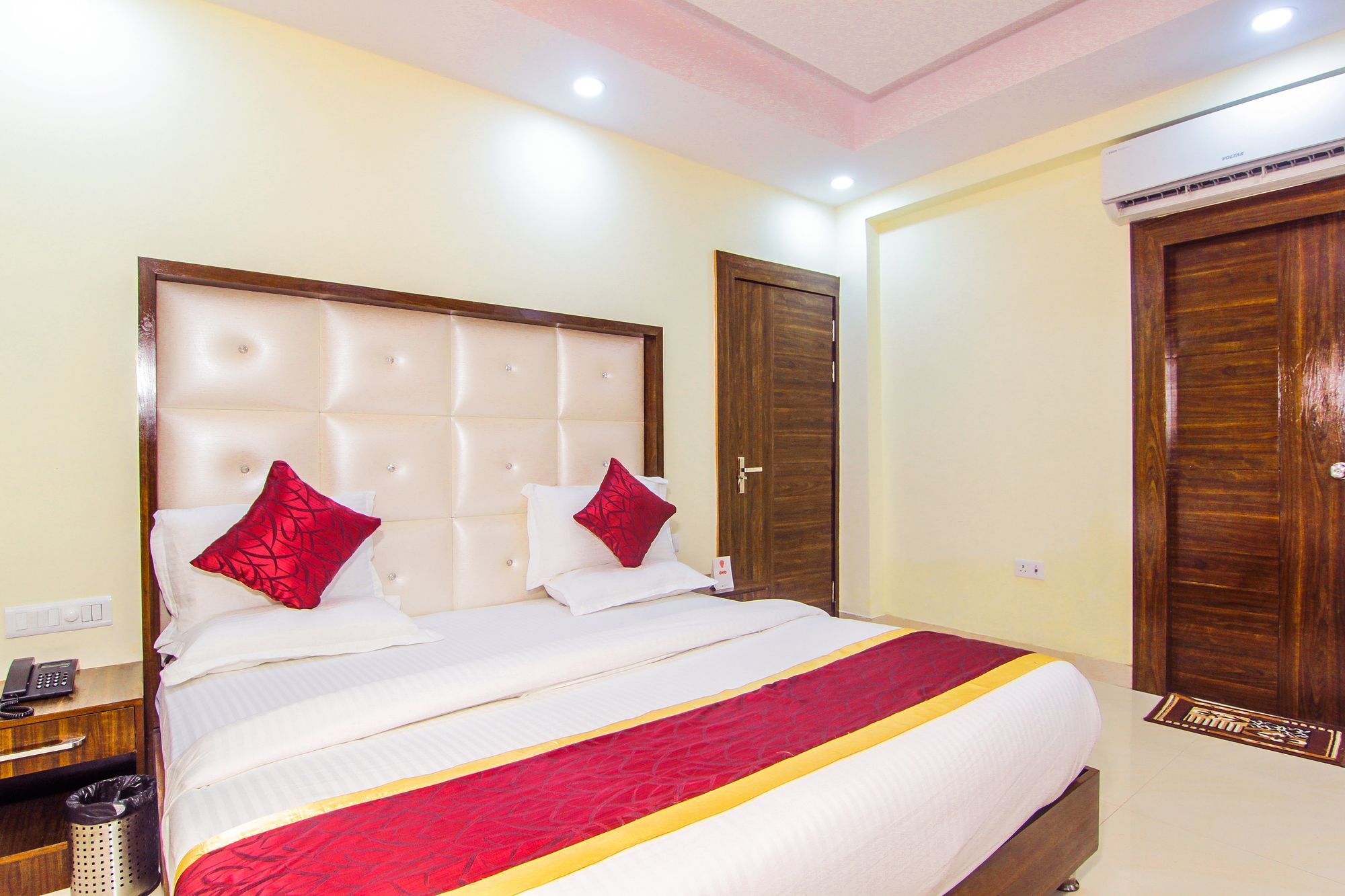 Hotel Ss Grand Лакнау Екстериор снимка