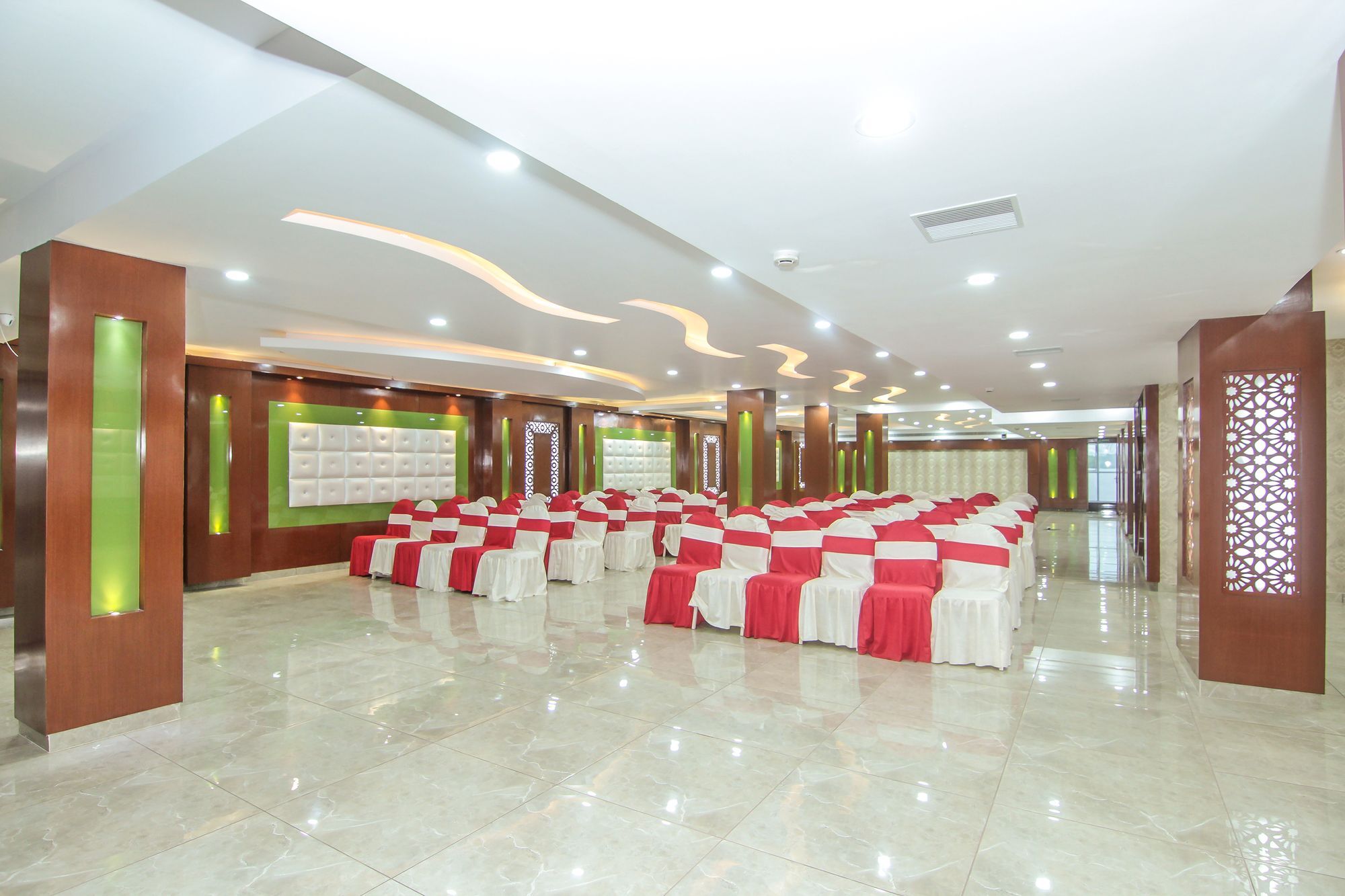 Hotel Ss Grand Лакнау Екстериор снимка