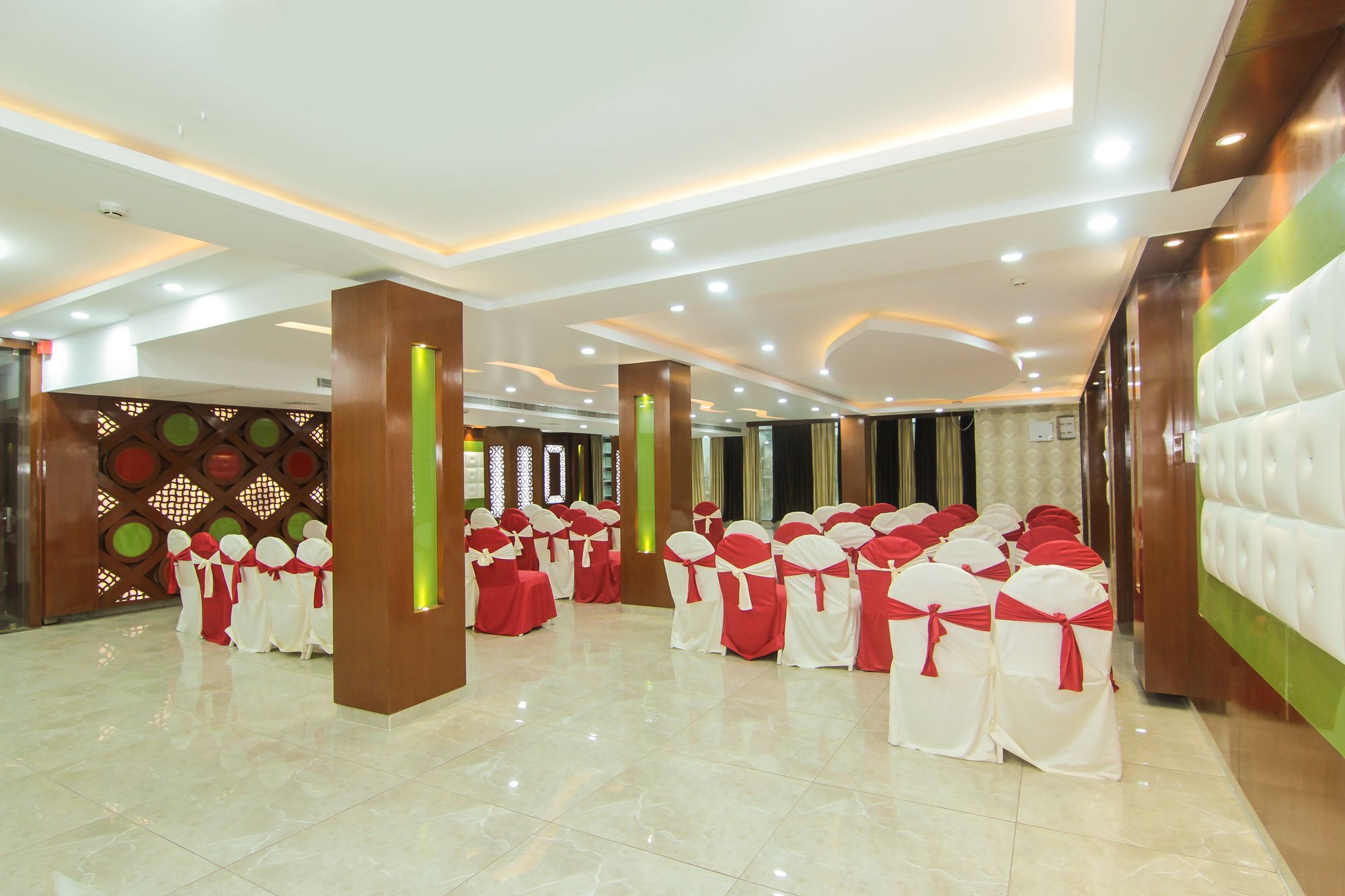 Hotel Ss Grand Лакнау Екстериор снимка