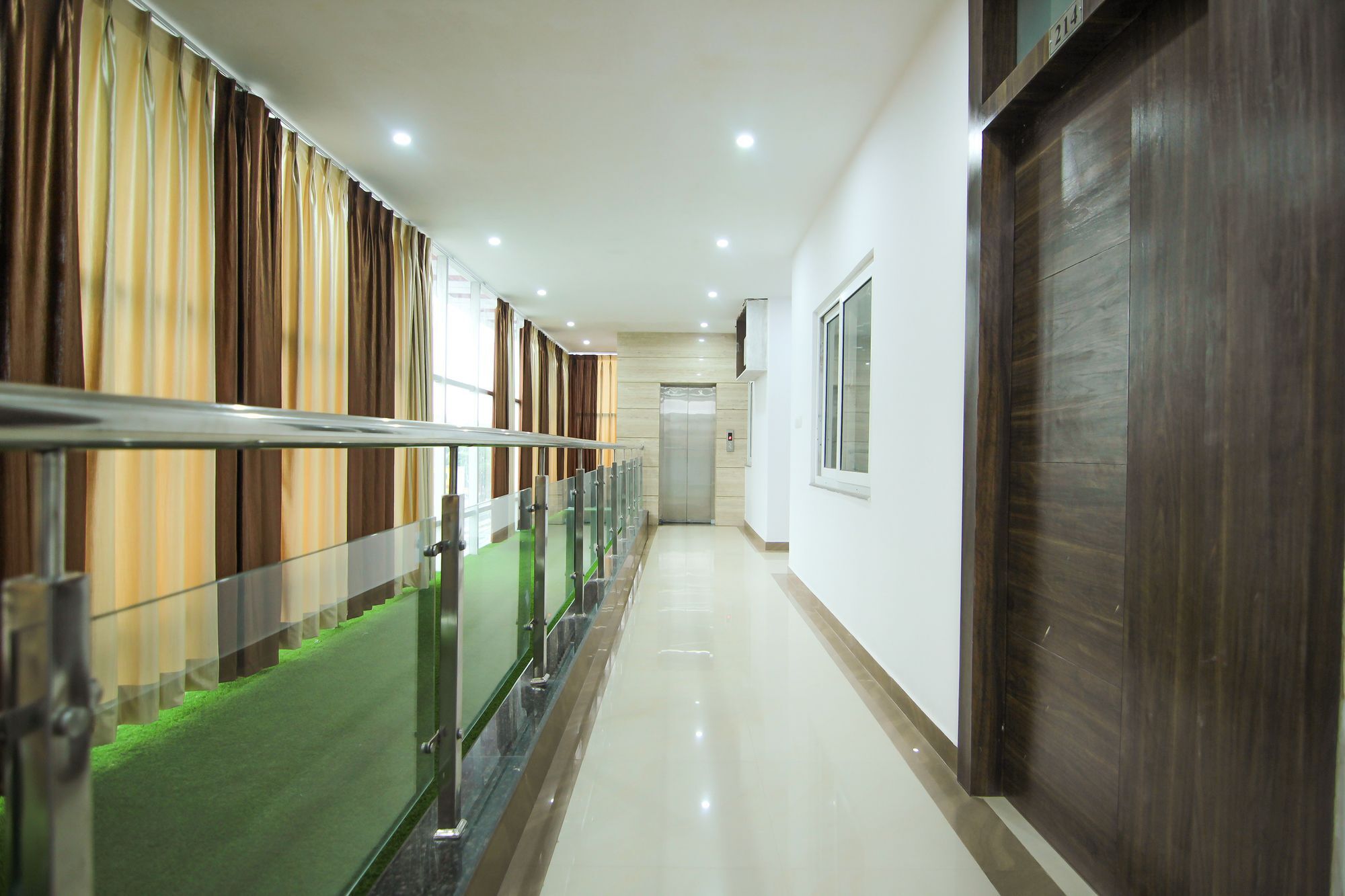 Hotel Ss Grand Лакнау Екстериор снимка
